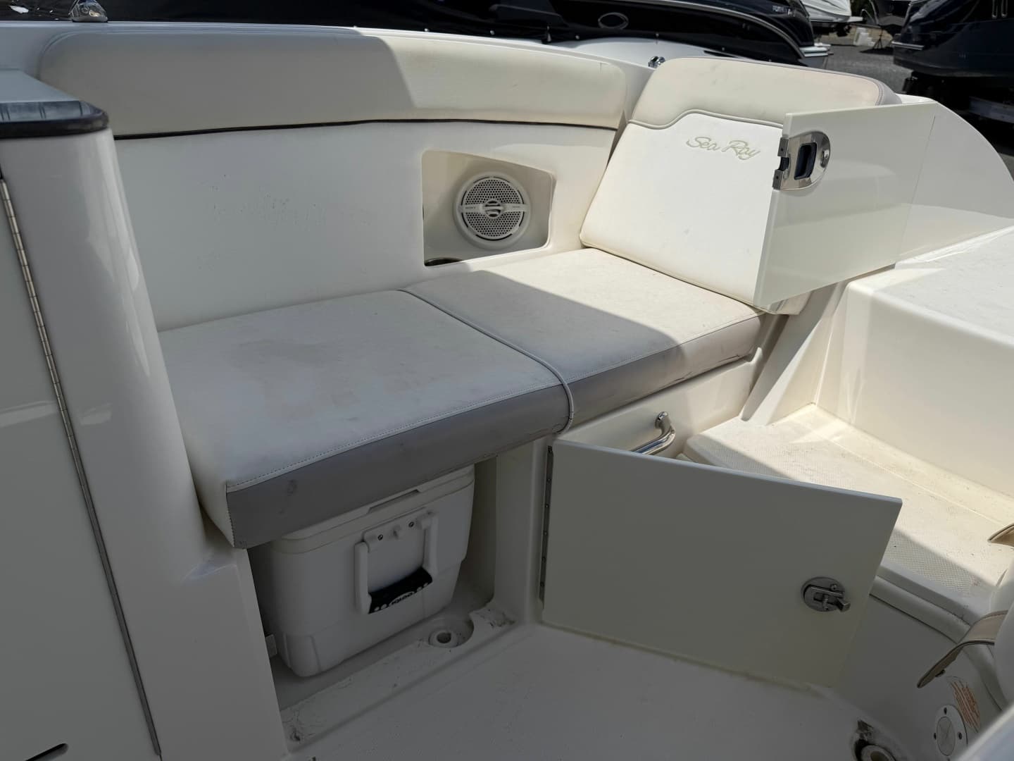 2013 Sea Ray 300 Sundeck - Image 17