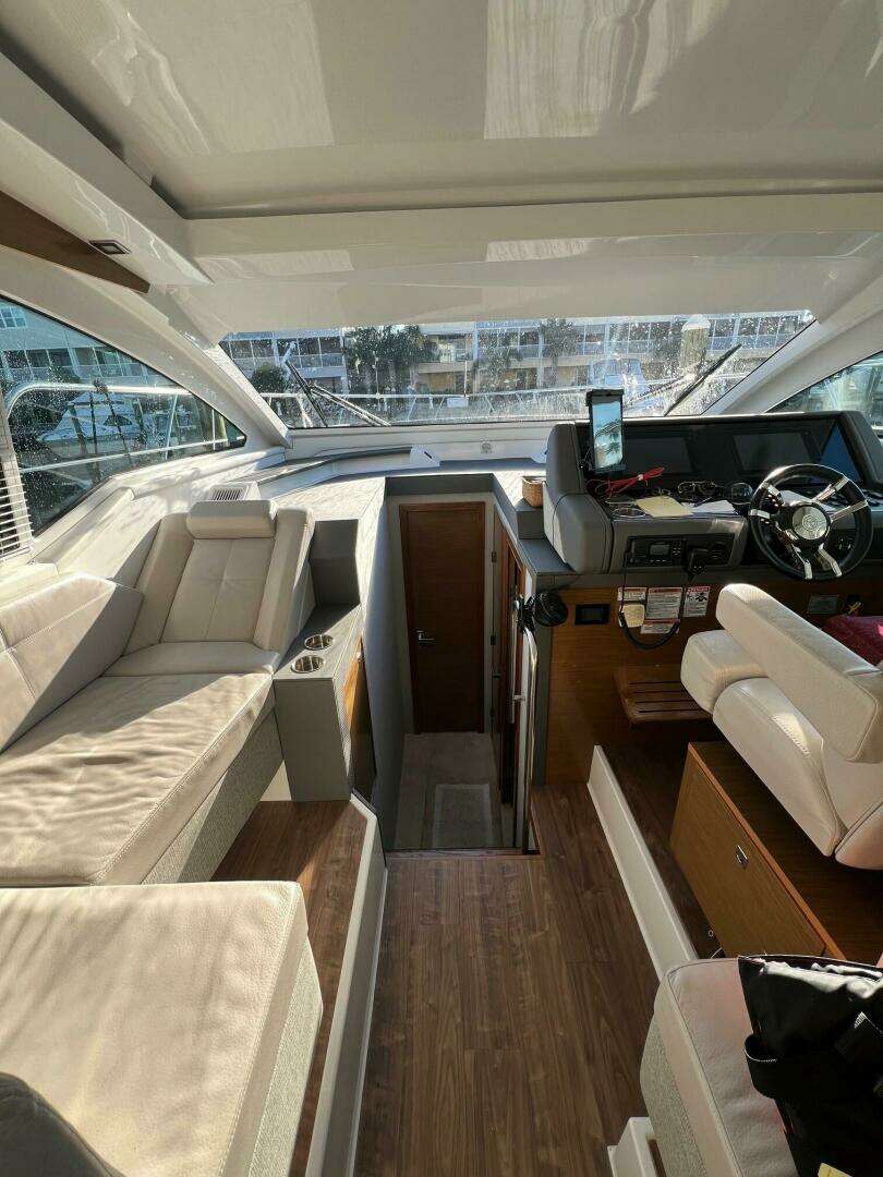 2018 Cruisers Yachts 42 Cantius - Image 13