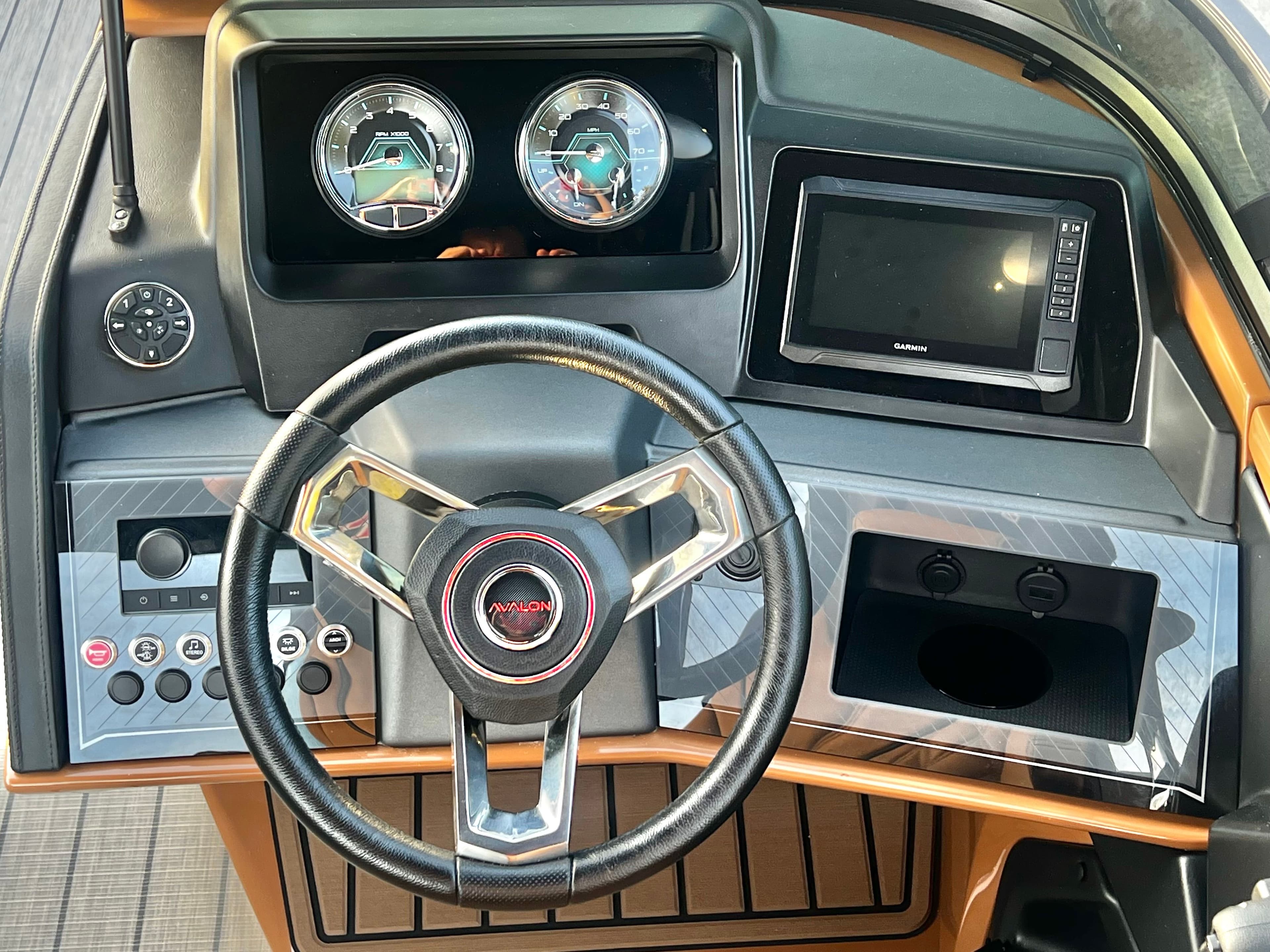 2026 Avalon Catalina 25' Quad Lounge Windshield Triple-Toon - 24