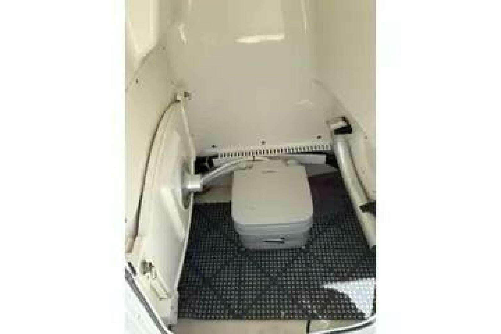 2017 Boston Whaler 21 Dauntless - Image 7