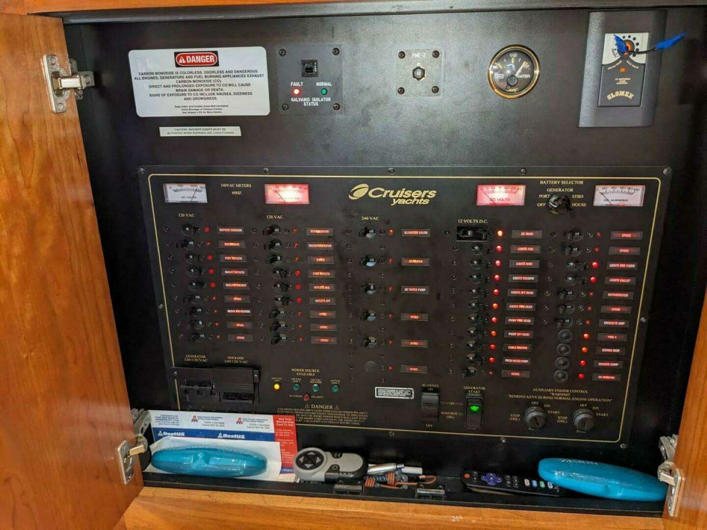 2003 Cruisers Yachts 3970 - Image 13