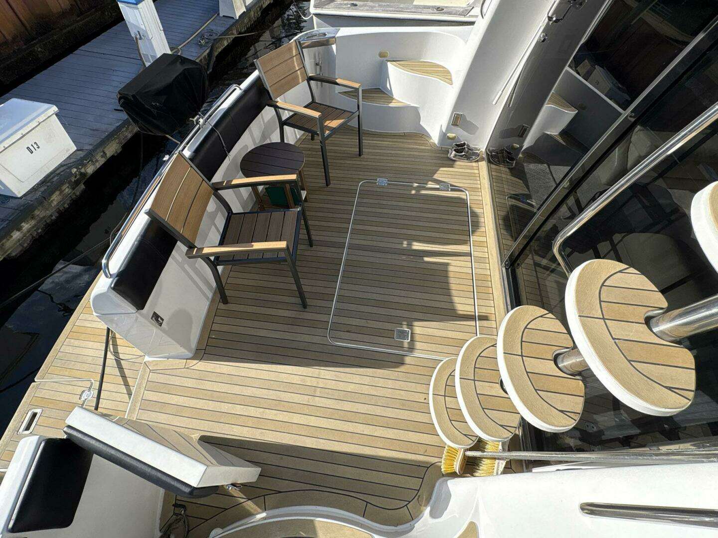 1999 Carver 530 Voyager Pilothouse - Image 11
