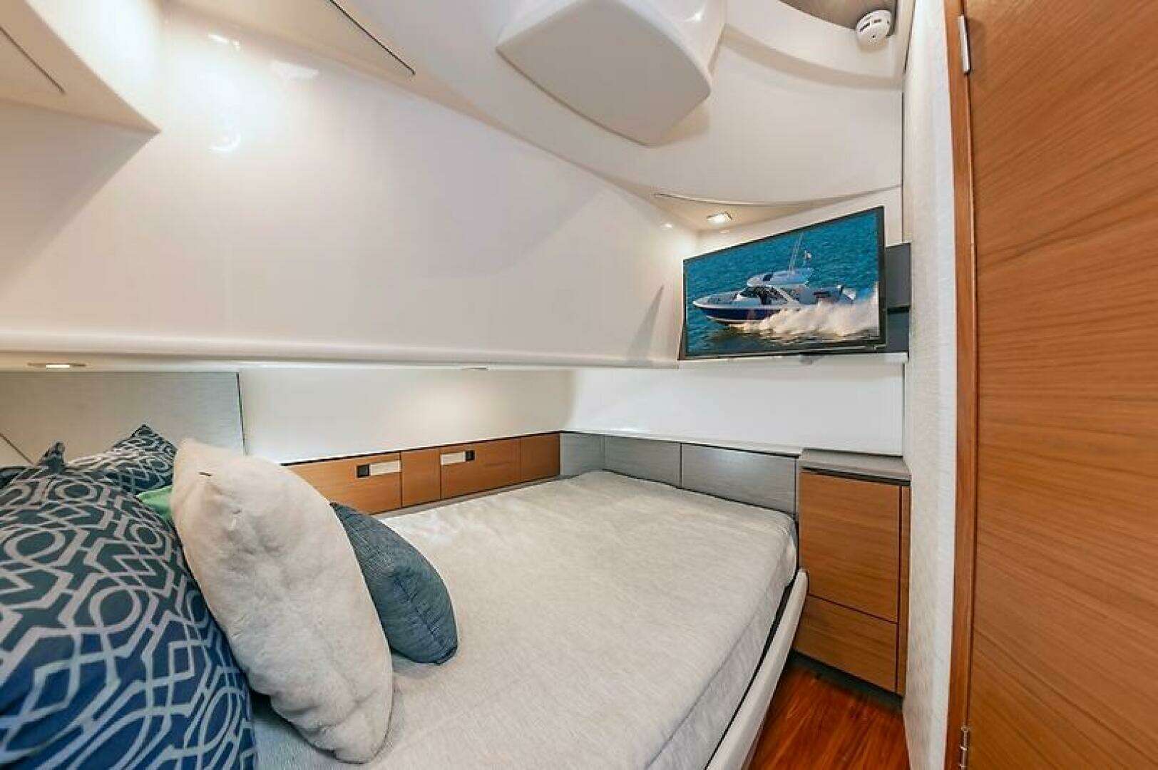 2023 Tiara Yachts 38 LS - Image 30