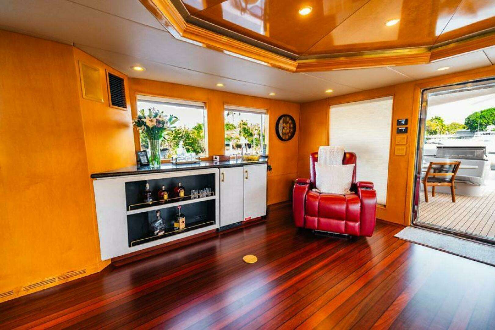 1995 Hatteras Flybridge Motor Yacht - Image 45