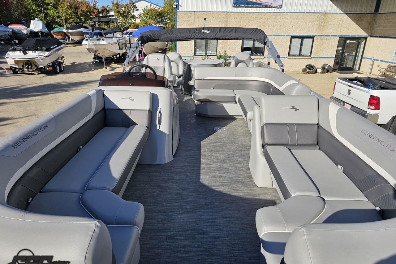 2022 Bennington SX 21 Fishing boat with spacious seating and modern design.