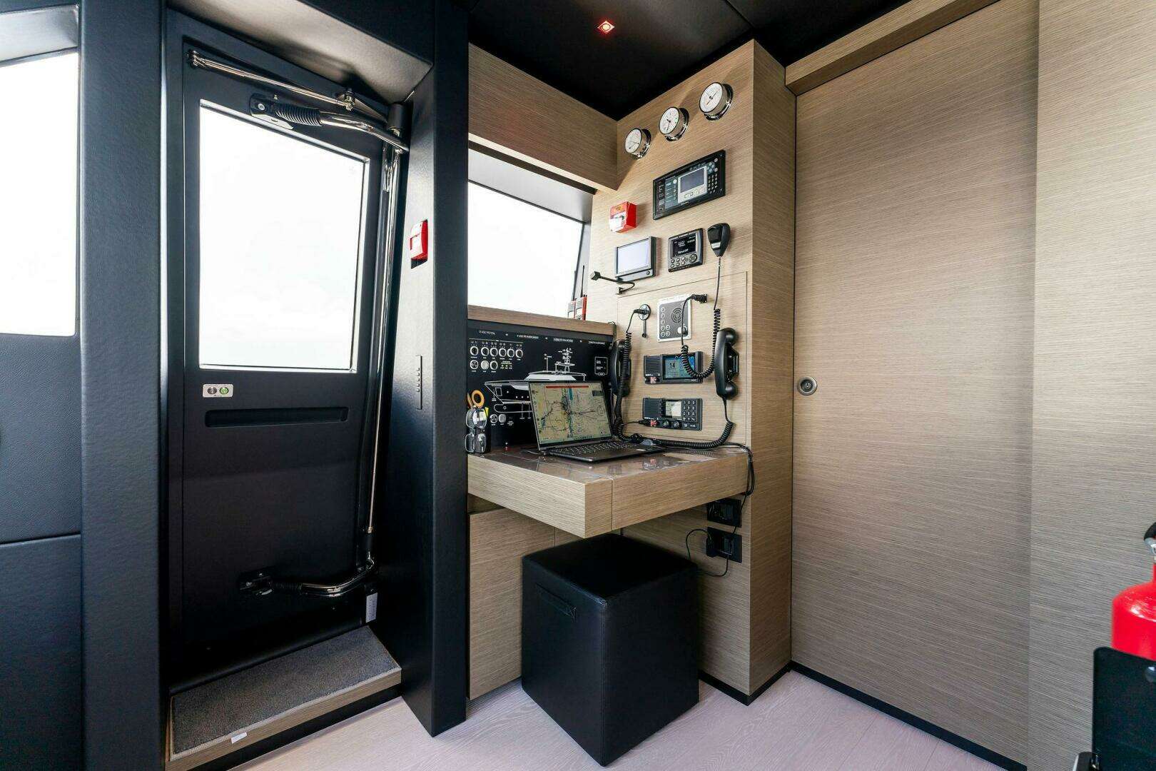 2024 Custom Line Navetta 33 - Image 54
