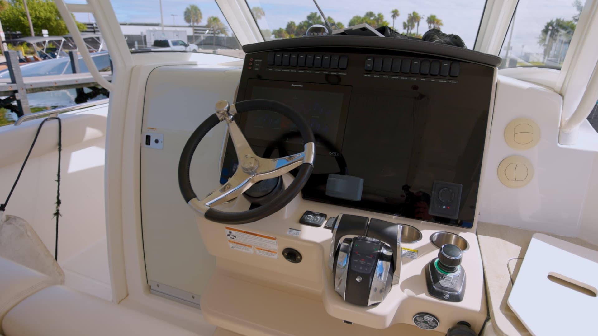2019 Boston Whaler 350 Realm - Image 6