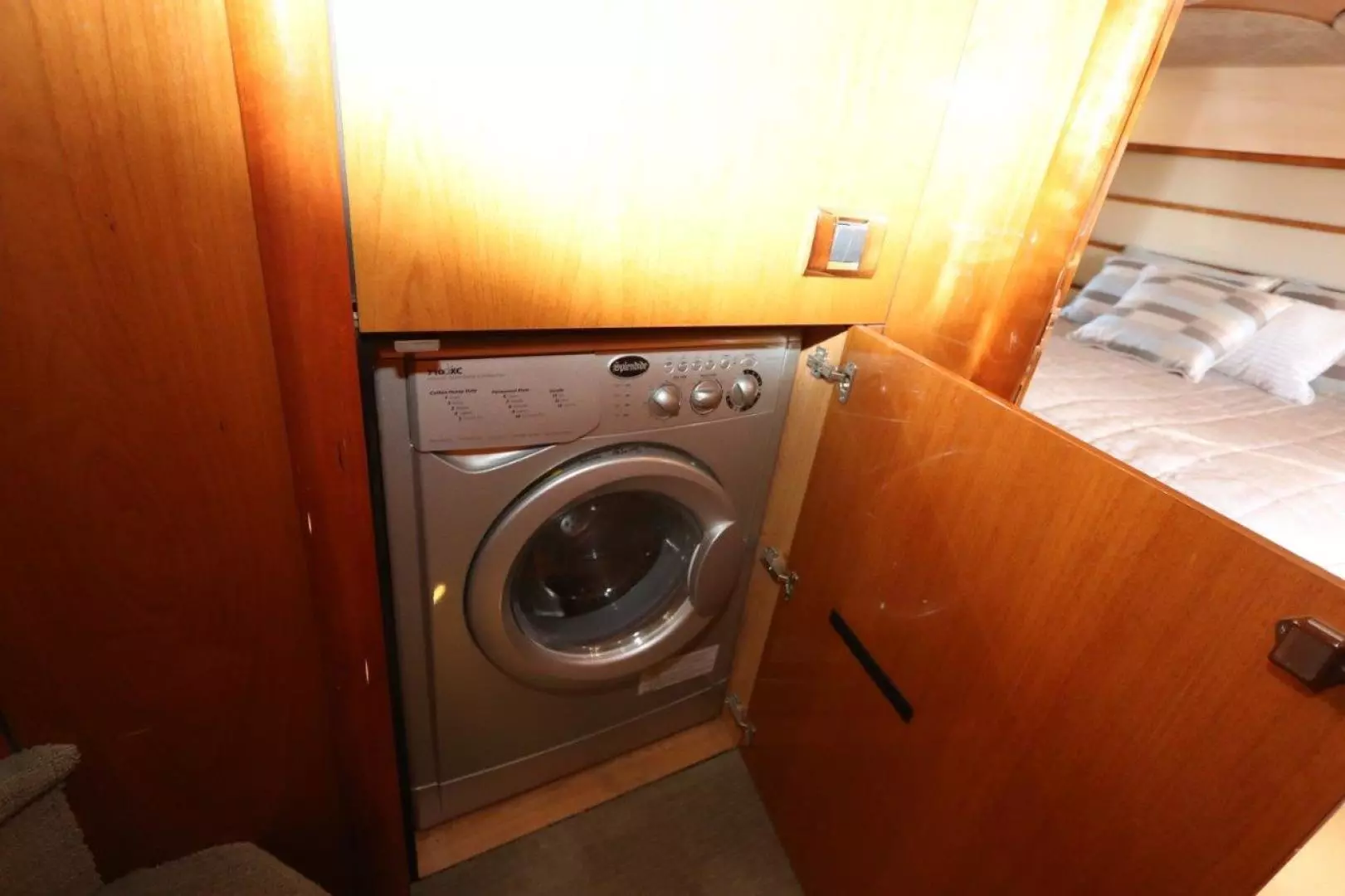 2004 Sunseeker Predator - Image 38