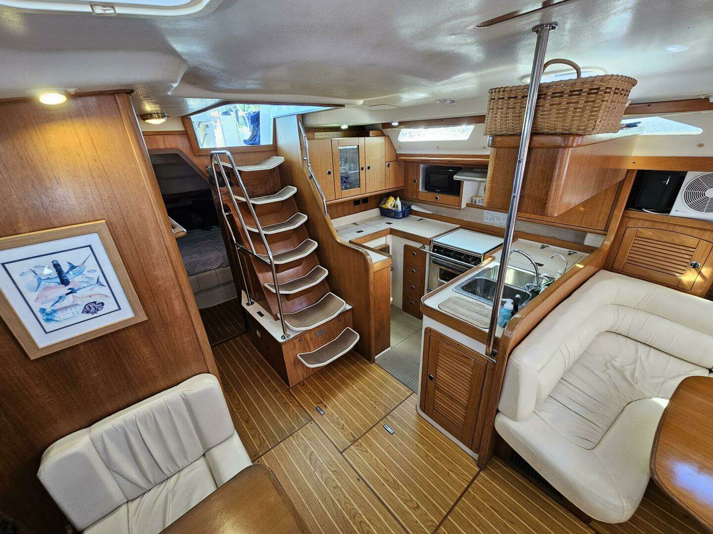 2001 Catalina 470 - Image 12