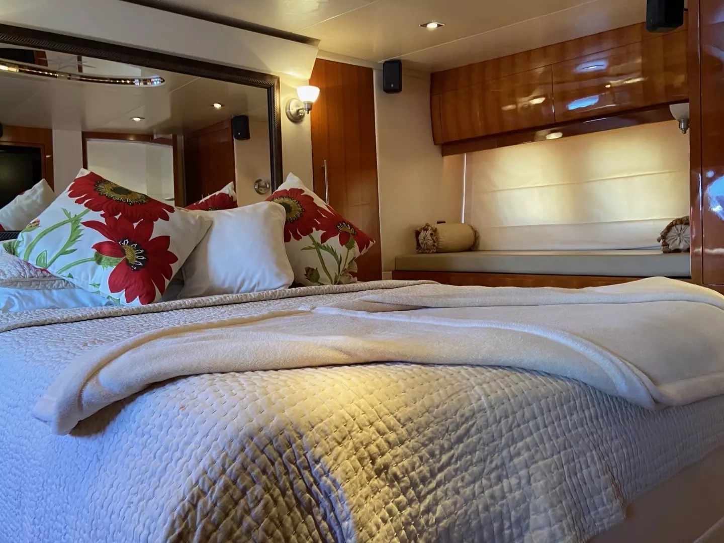 2009 Regal 5260 - Image 35