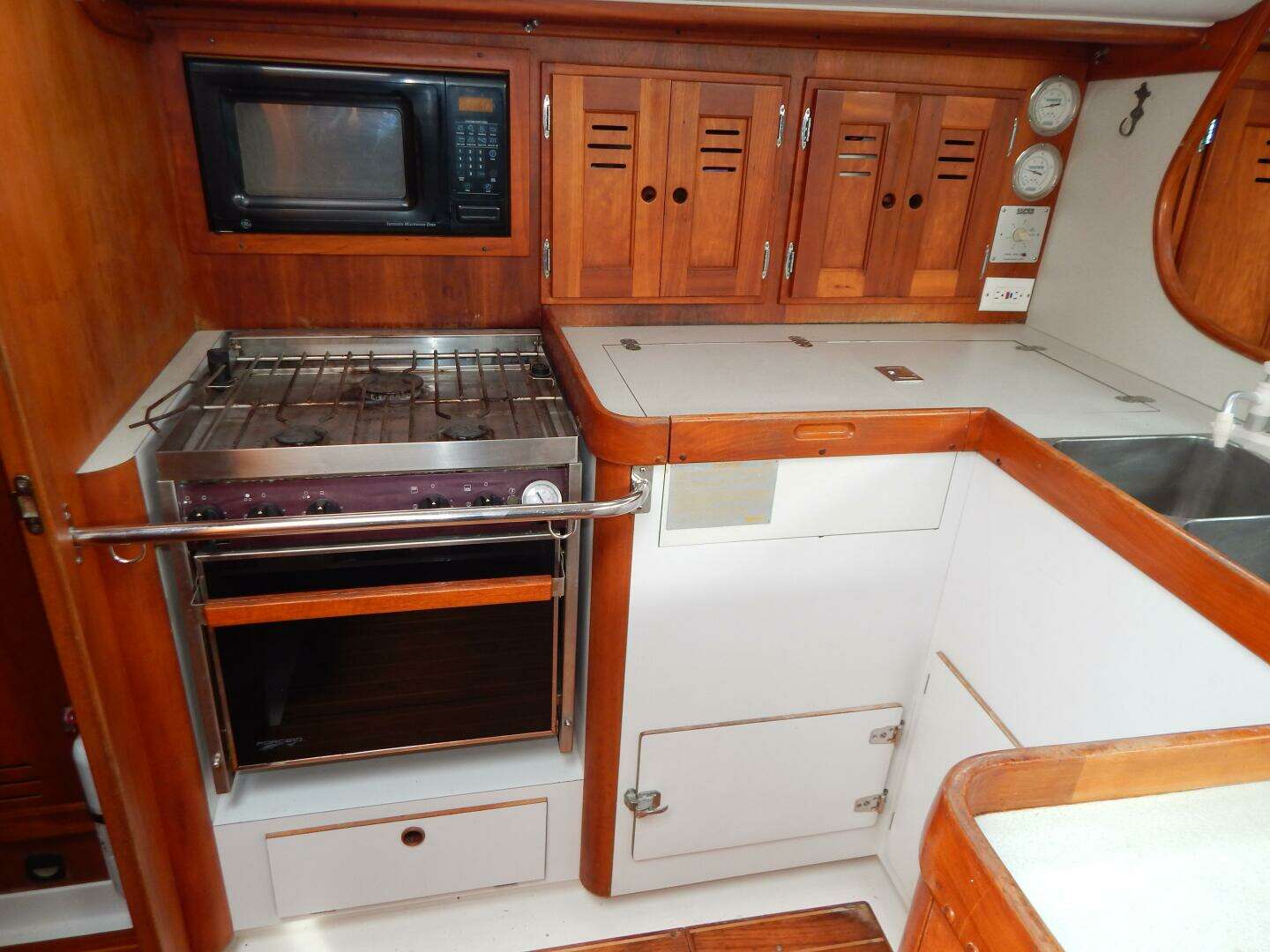 1998 Freedom 40/40 - Image 18