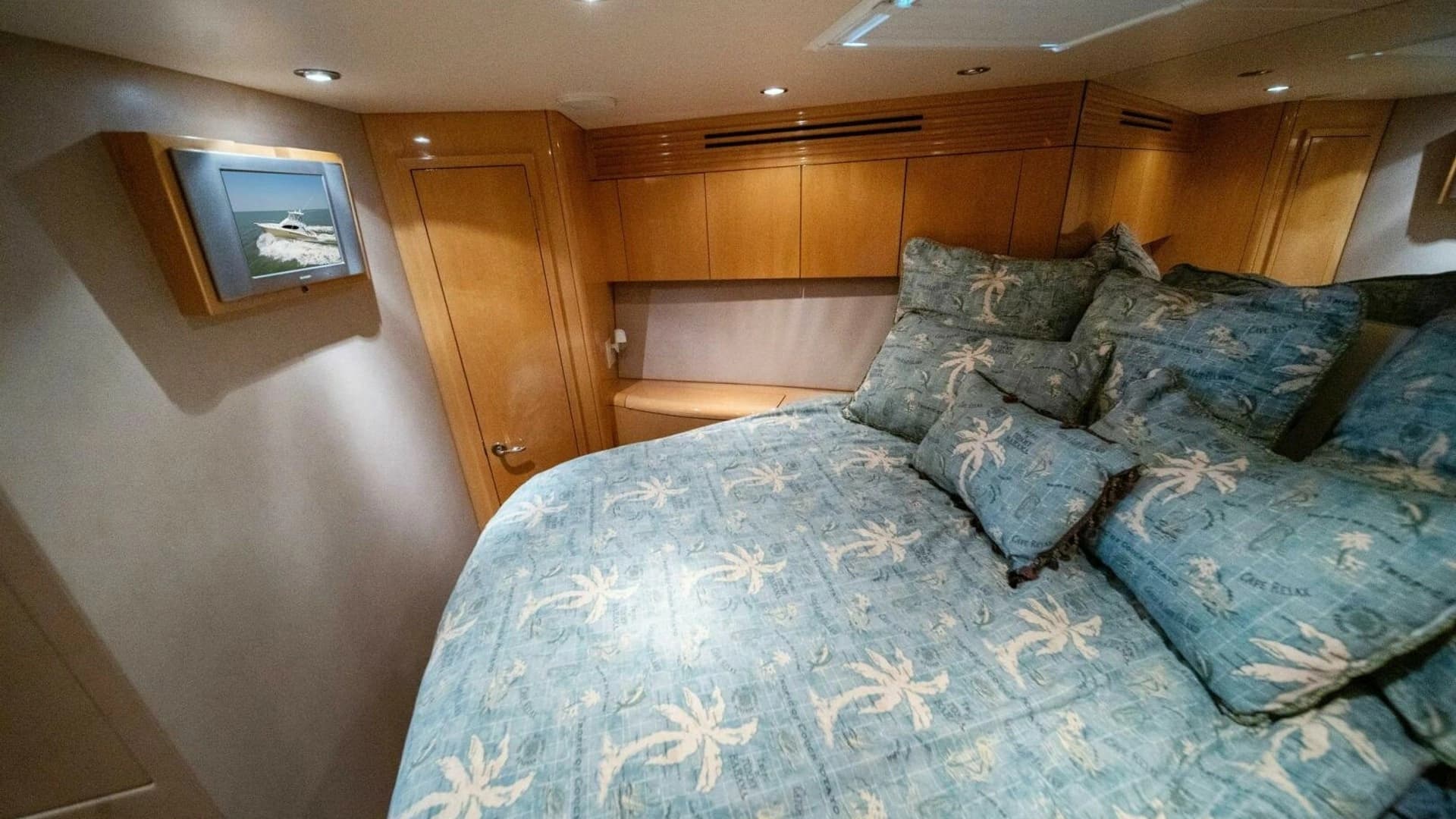 2003 Hatteras 54 Convertible - Image 31
