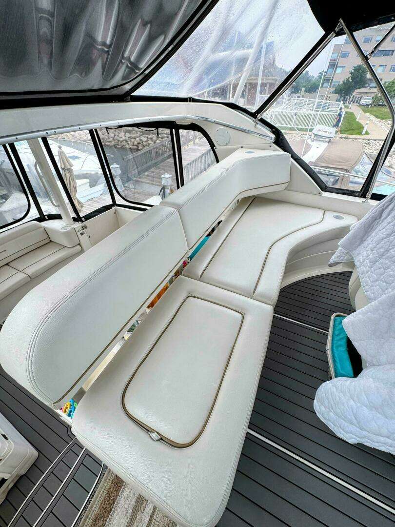 2005 Silverton 35 Motor Yacht - Image 18