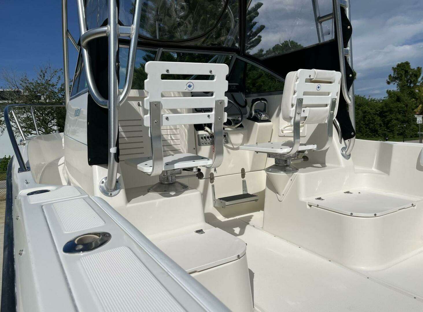 1995 Pursuit 2470 - Image 13