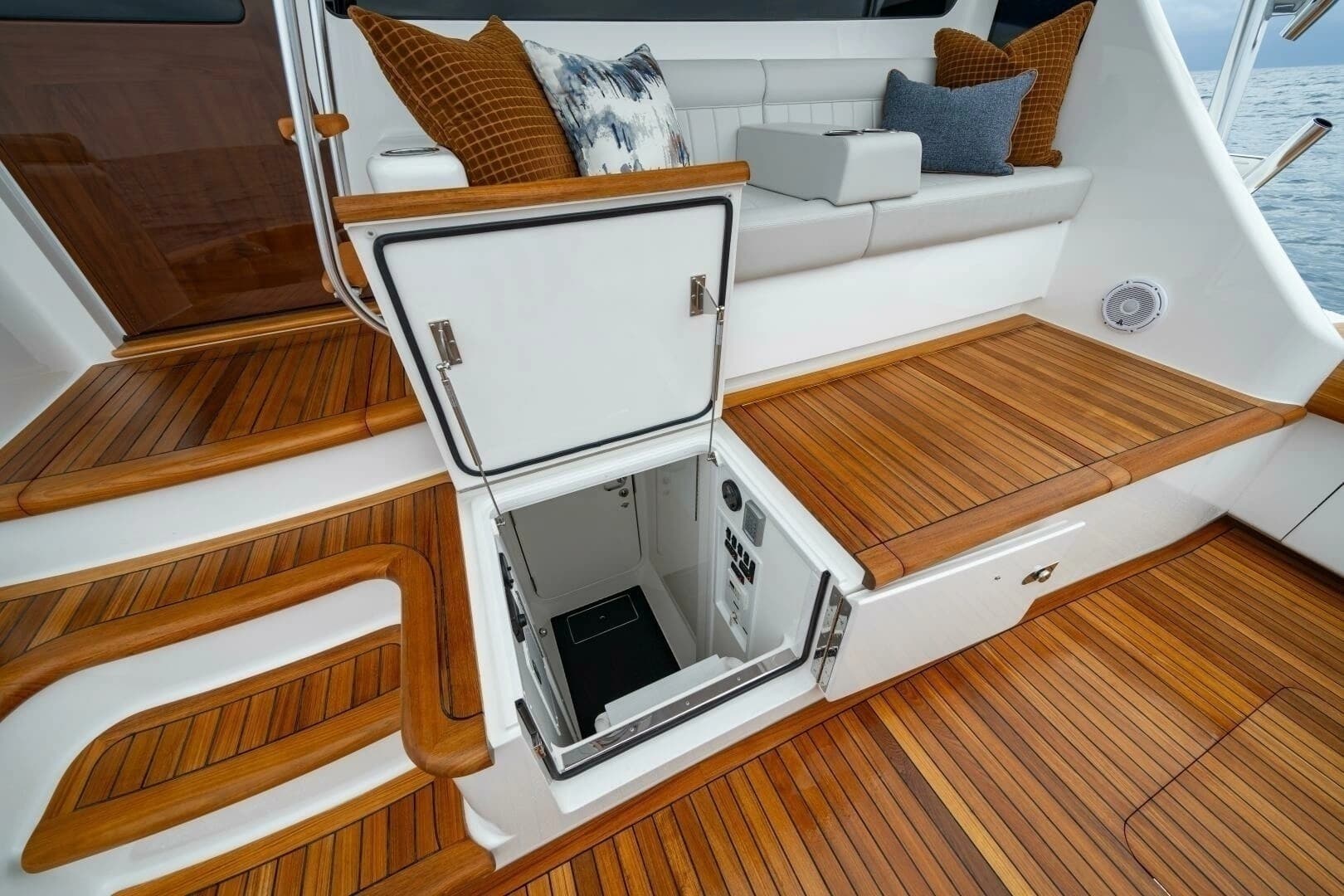 2027 Viking 74  Convertible - Image 31