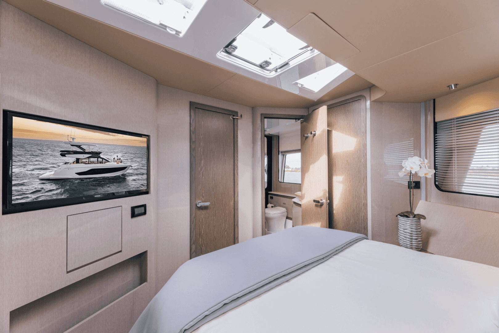 2026 Cruisers Yachts 57 FLY - Image 98