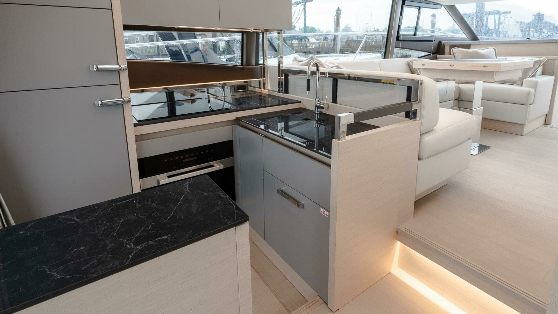 2023 Prestige 520 S - Image 16