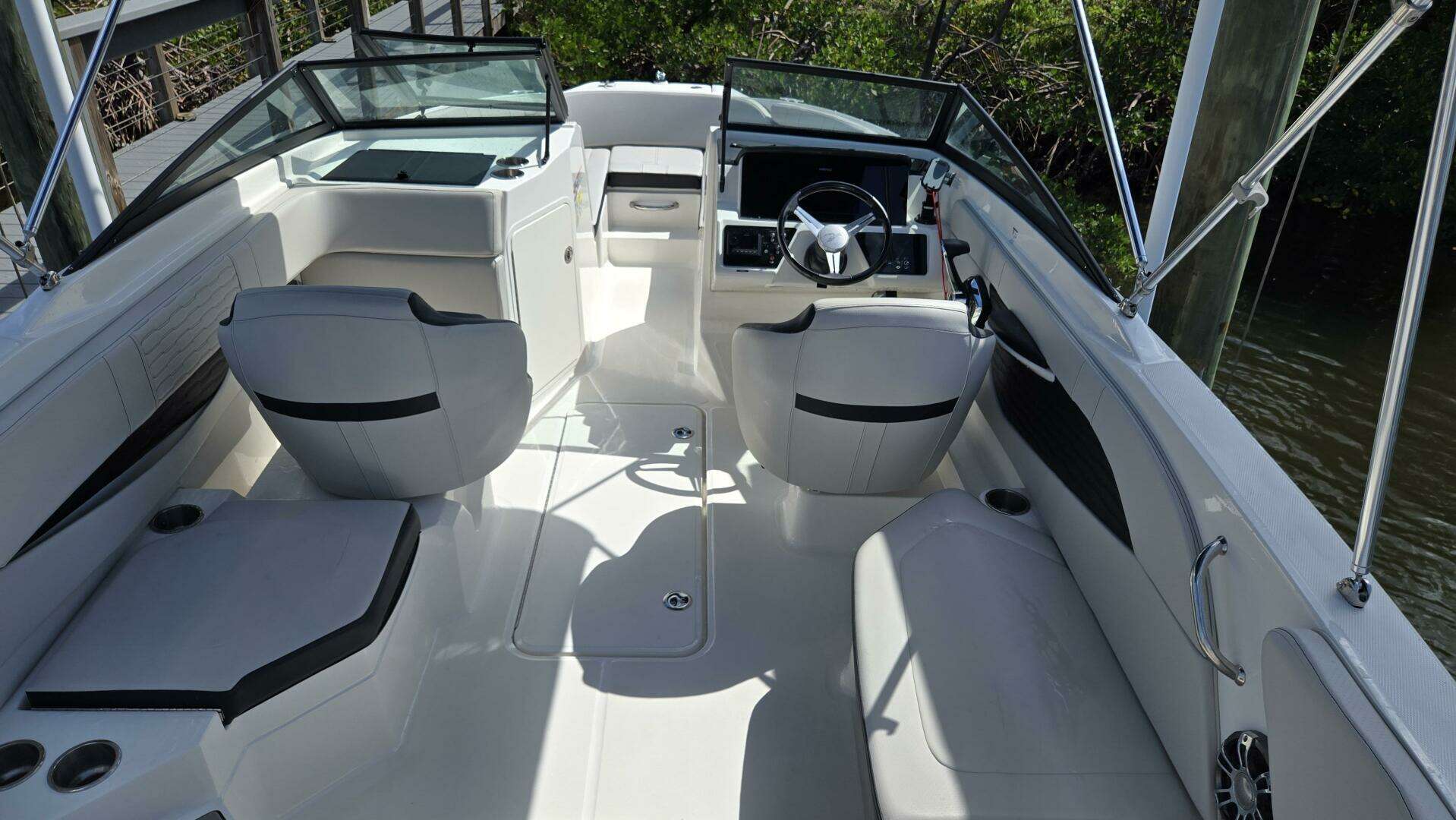 2023 Sea Ray SPX 210 OB - Image 9