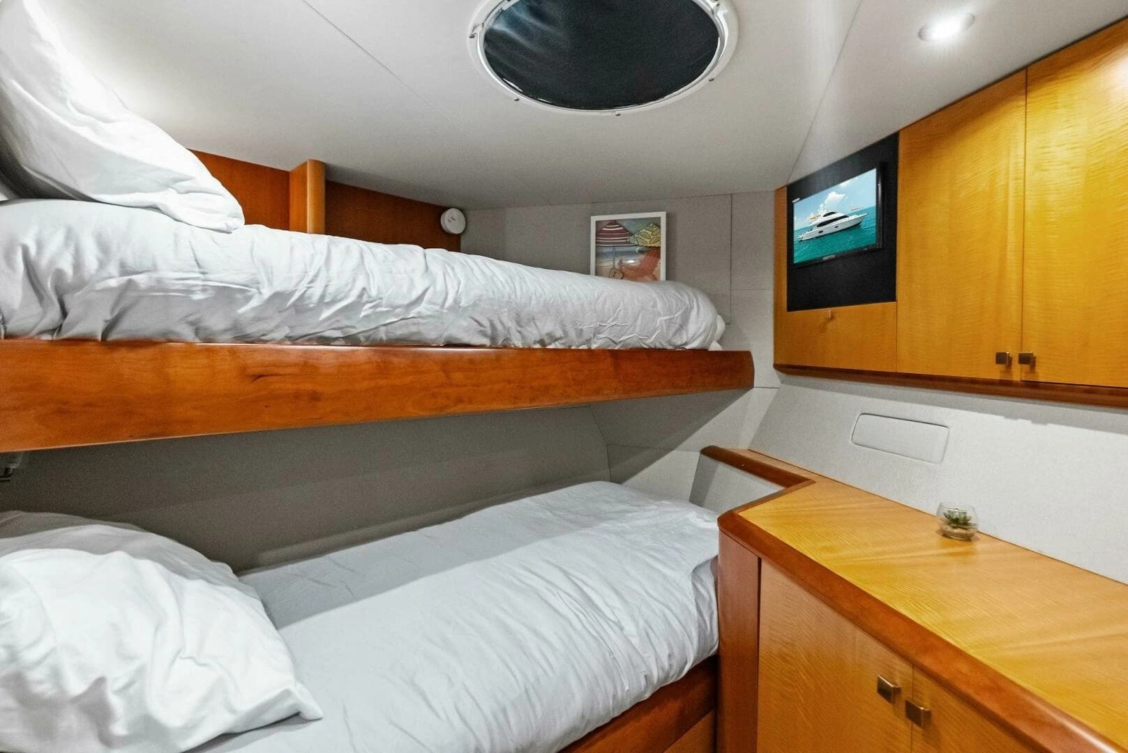 2006 Lazzara Yachts 84 Skylounge - Image 69