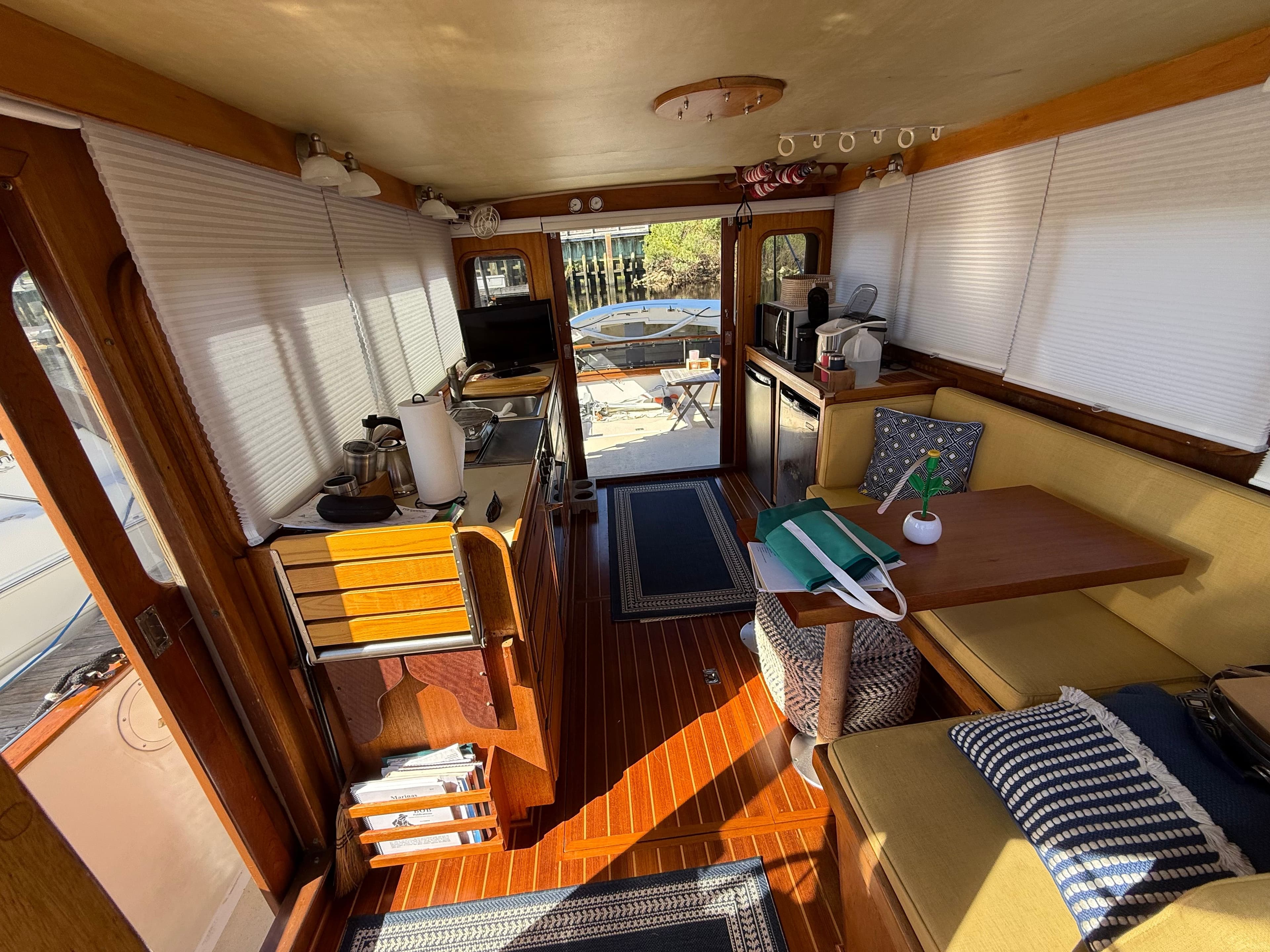 1983 Californian 34 LRC - 10