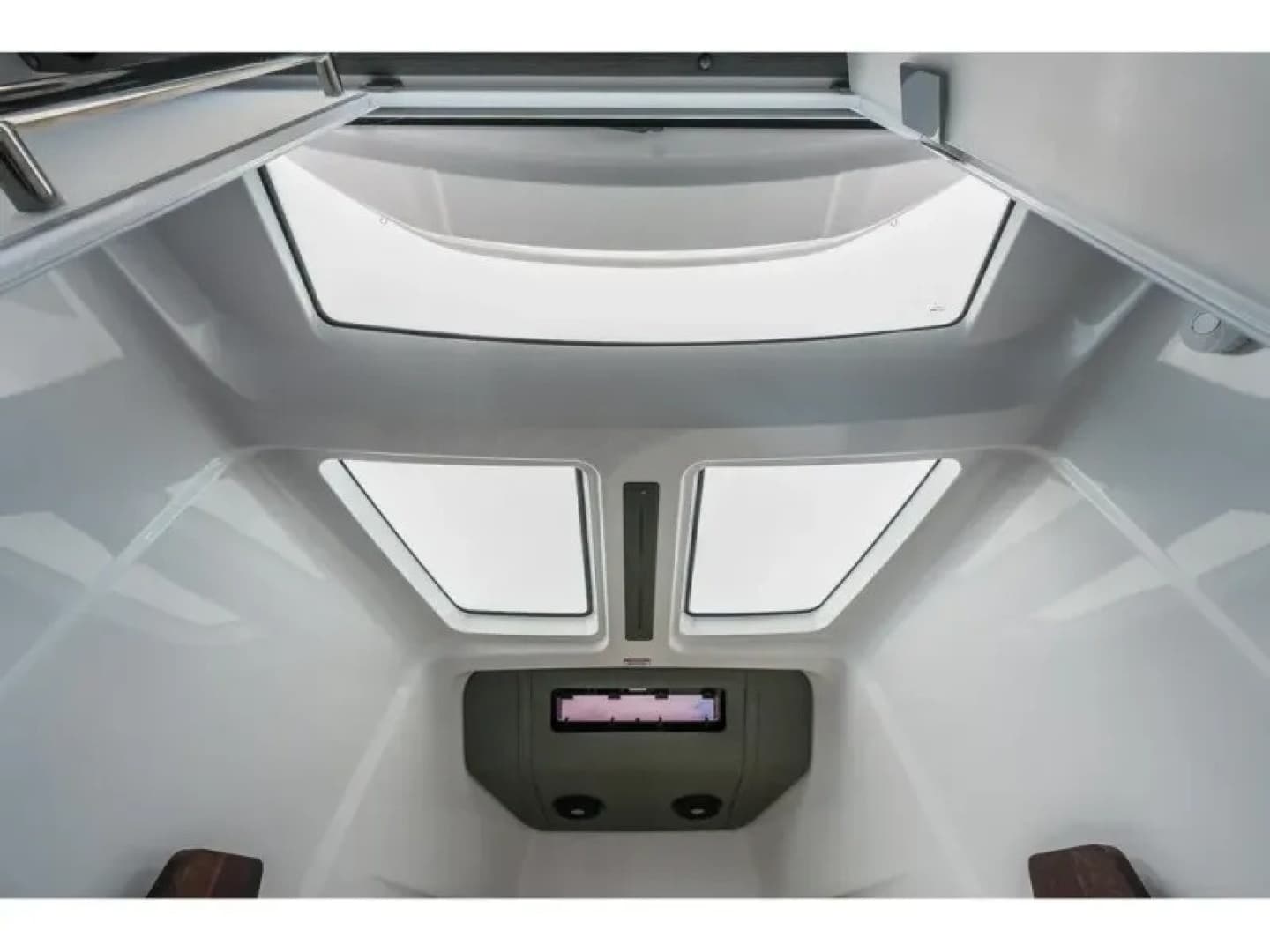 2022 Axopar 37 XC CROSS CABIN - Image 30