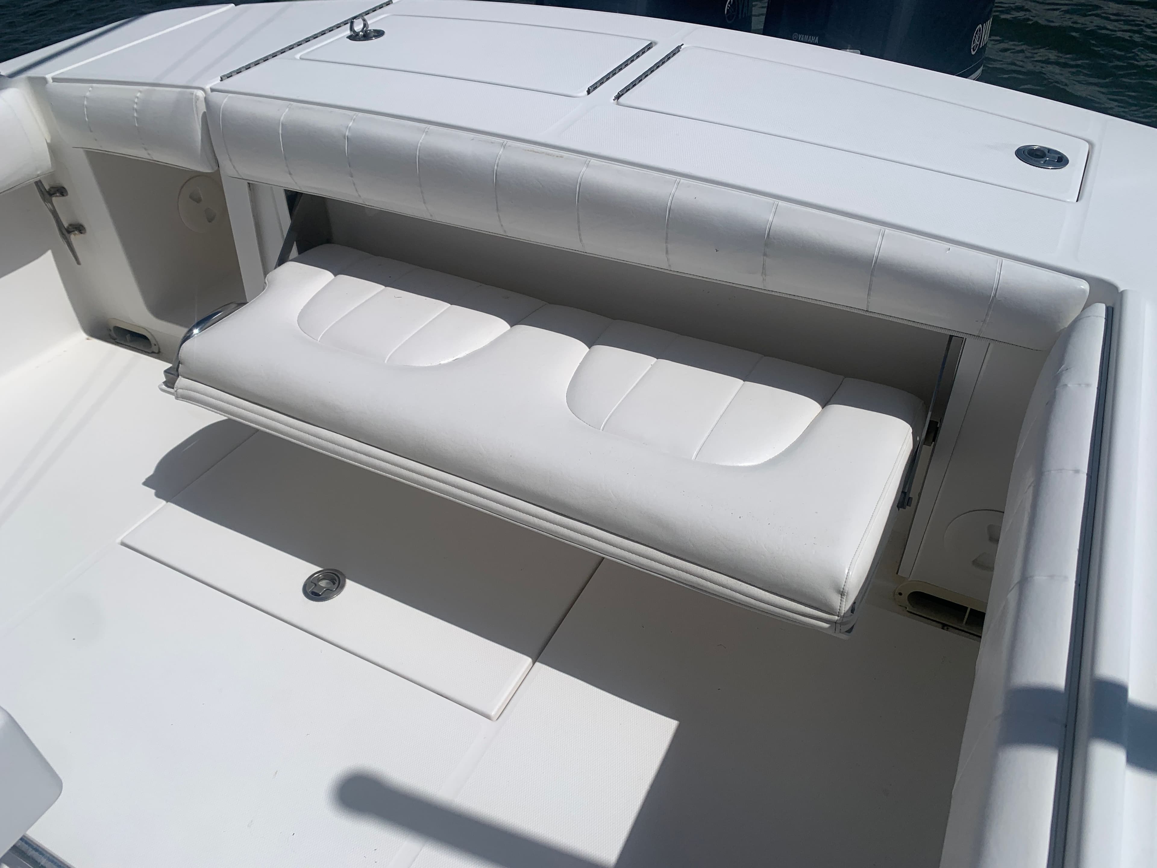 Regulator FS 2015 boat with white fold-down seat in the stern area.