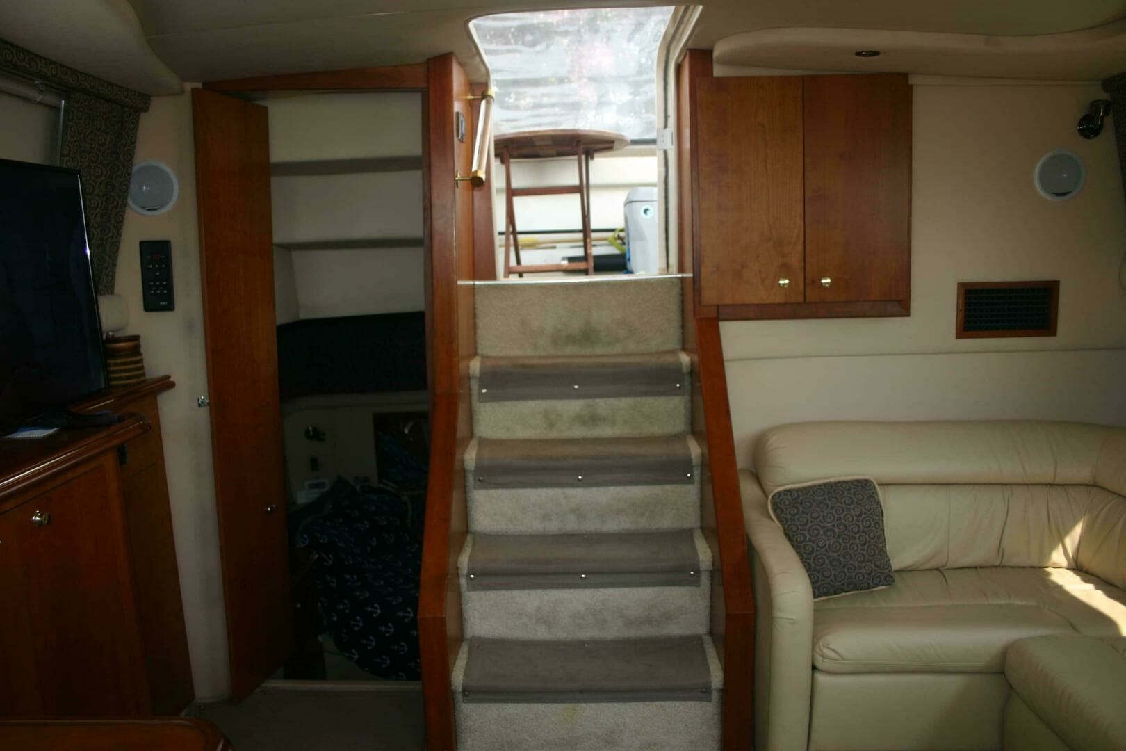 2001 Cruisers Yachts 3750 Motor Yacht - Image 29