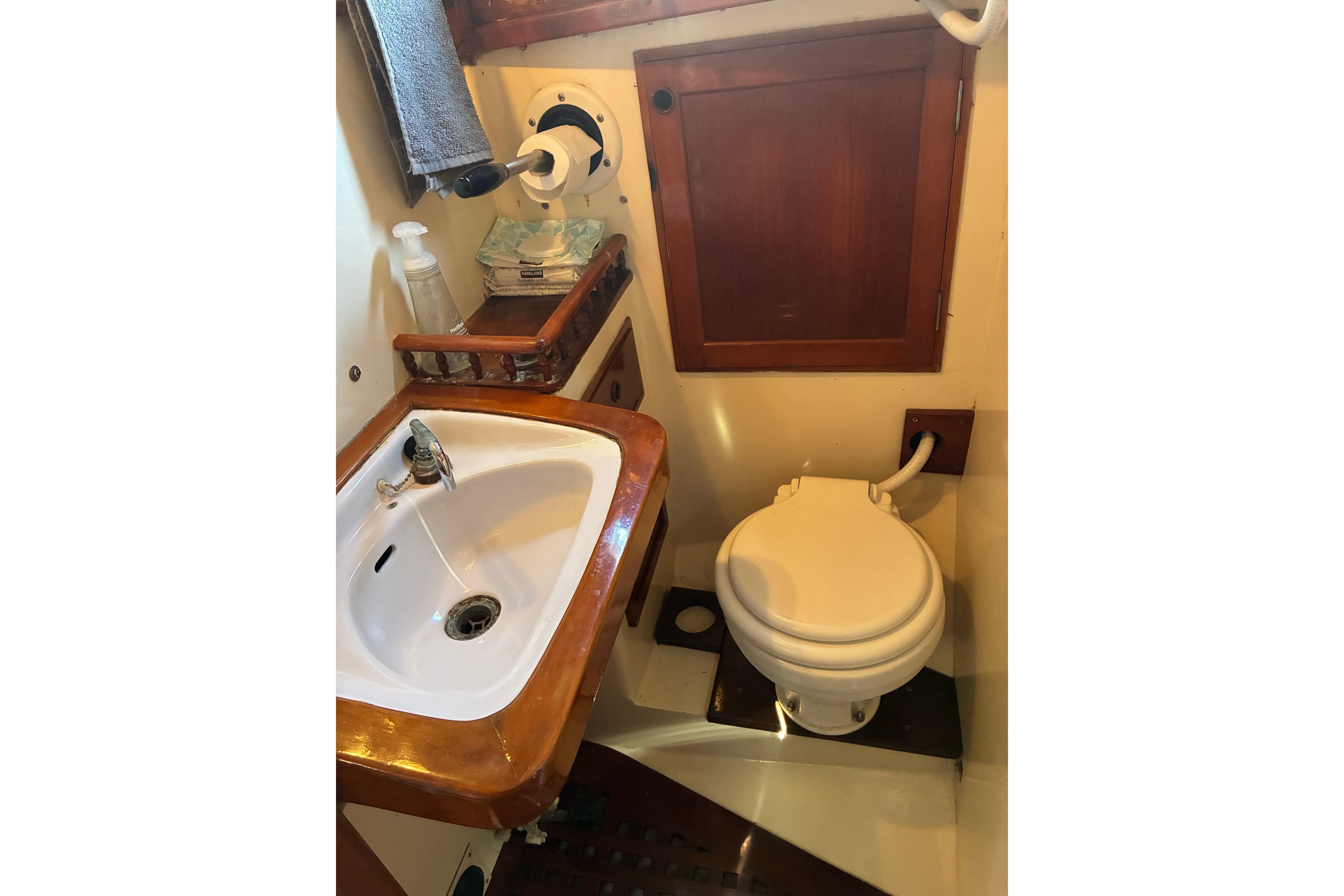 1974 Cheoy Lee Luders Offshore 28 yacht bathroom with sink and toilet.