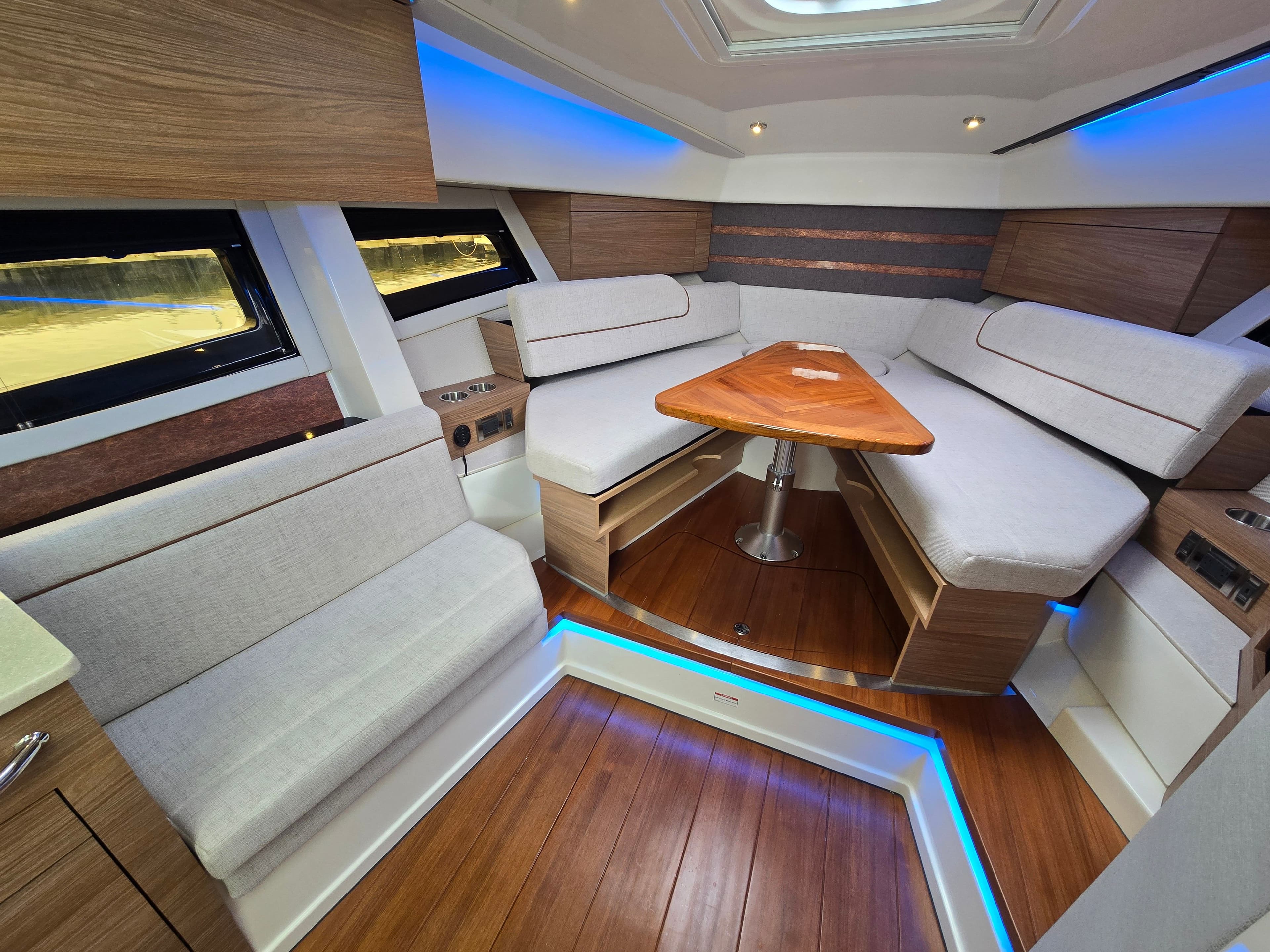 2026 Boston Whaler 365 Conquest - 39