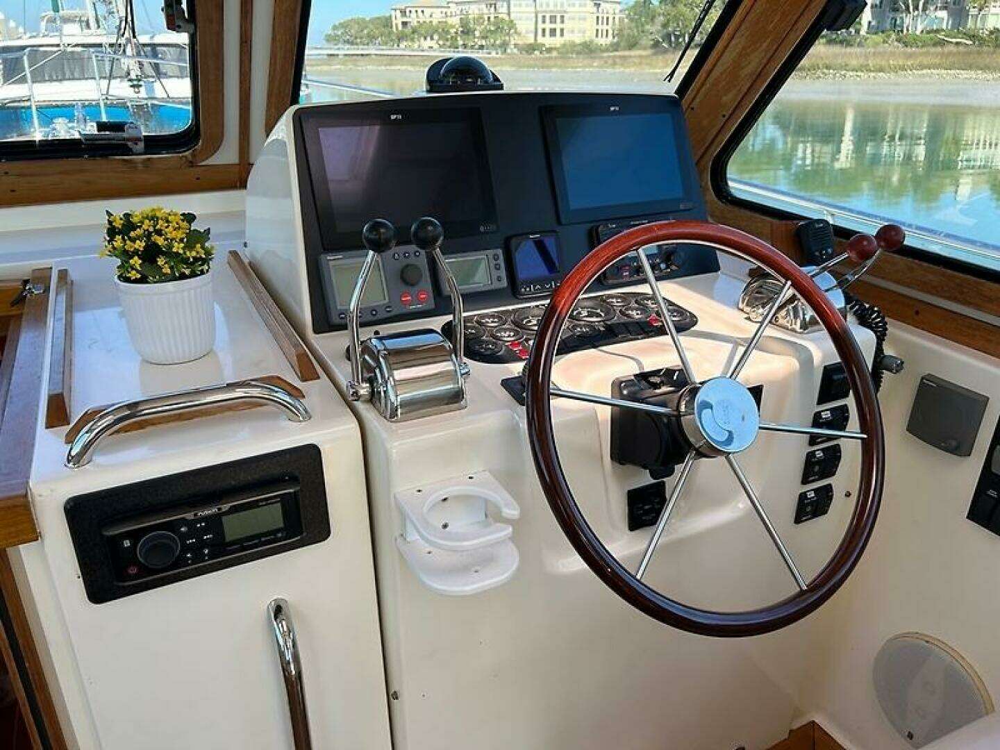 2004 Sabre 42 Express - Image 10
