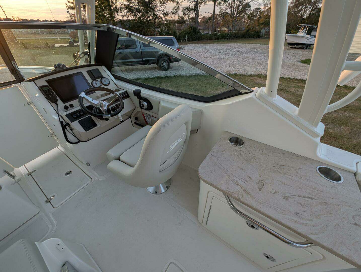 2023 Boston Whaler 240 Vantage - Image 27