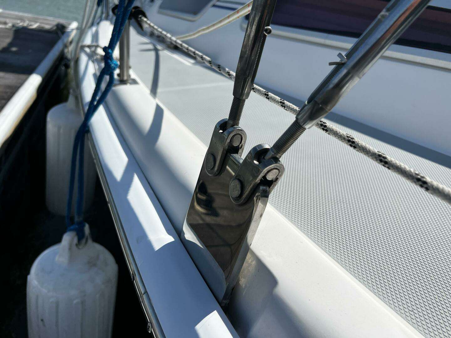 2004 Hunter 33 - Image 23