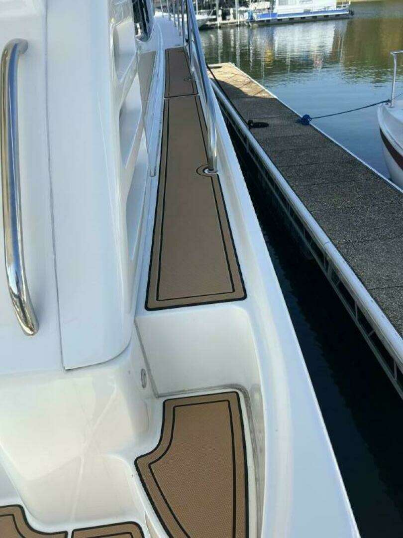 2008 Ovation 52 - Image 40