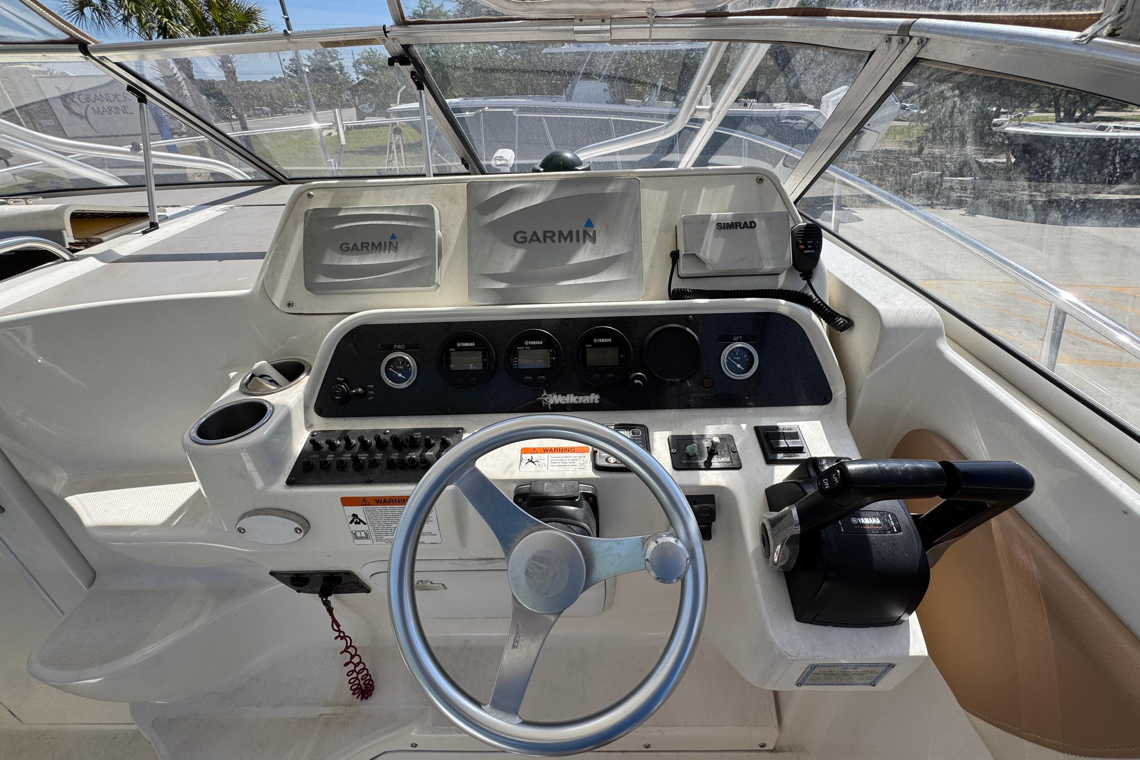 2004 Wellcraft 290 Coastal boat helm with Garmin navigation and steering wheel.