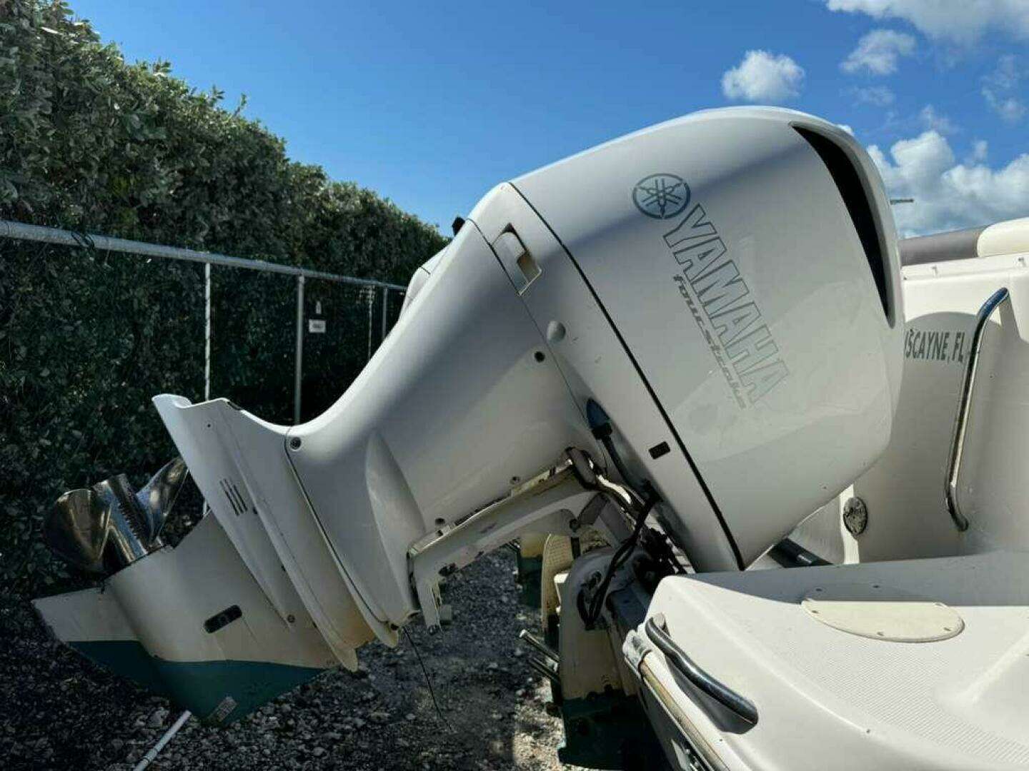 2017 Robalo R302 - Image 8