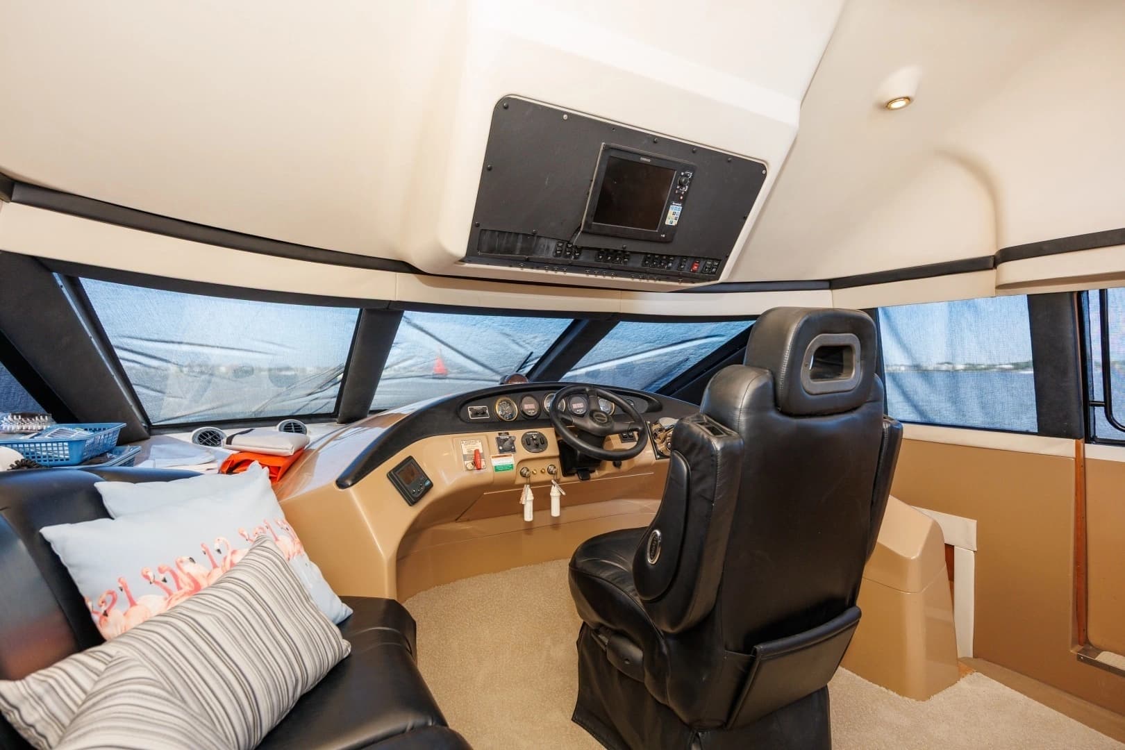 1999 Carver 530 Voyager - Image 3