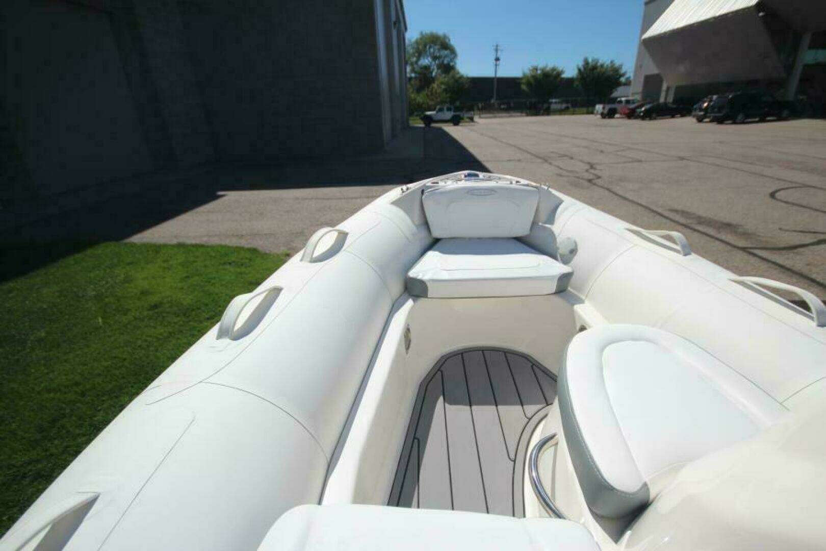 2026 Zodiac Yachtline 400 DL NEO - Image 13