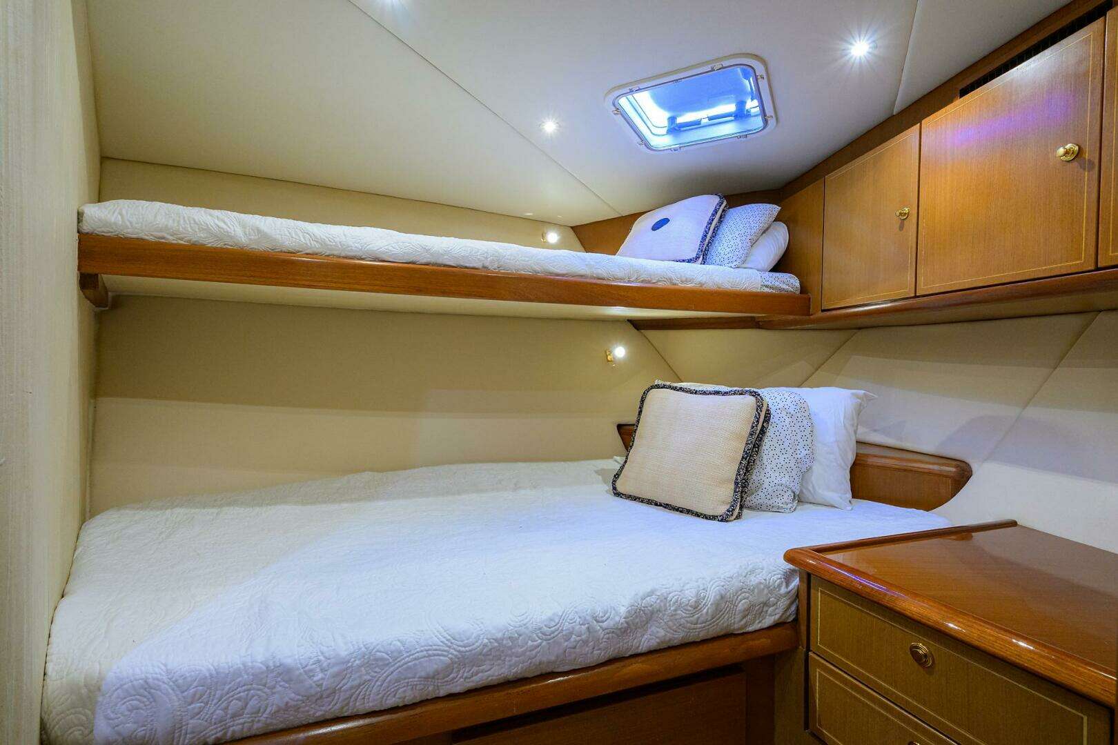2004 Ocean Yachts 50 Super Sport - Image 11