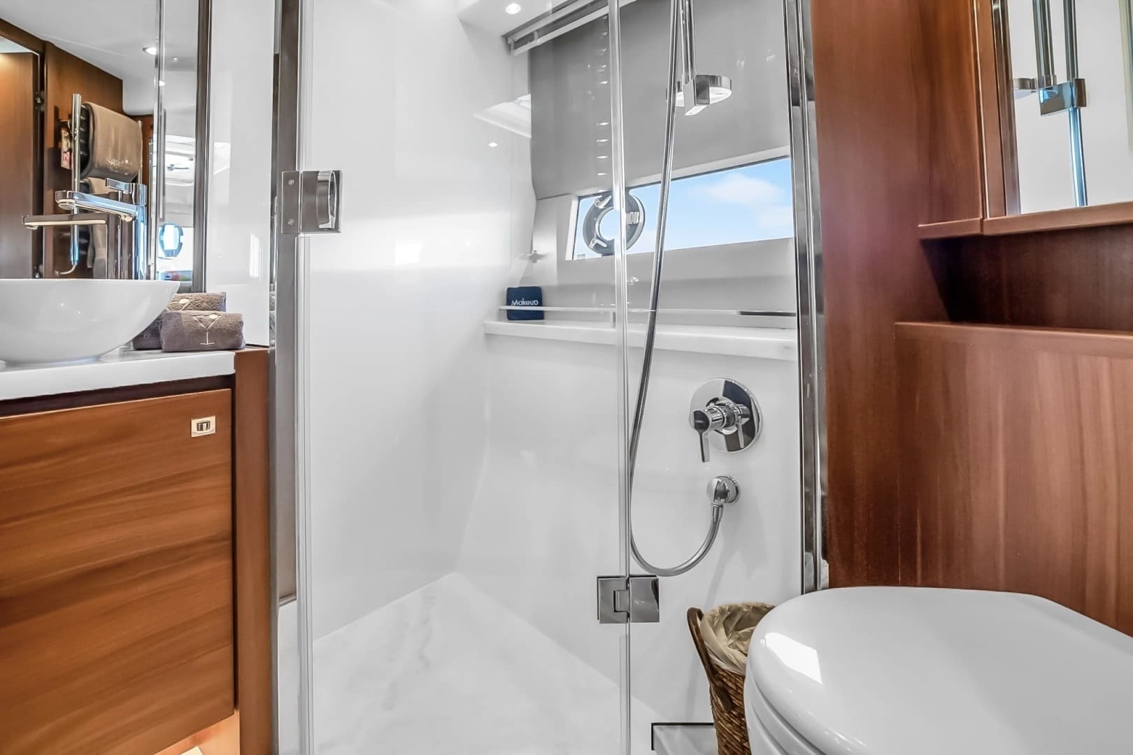 2016 Princess V58 - Image 43