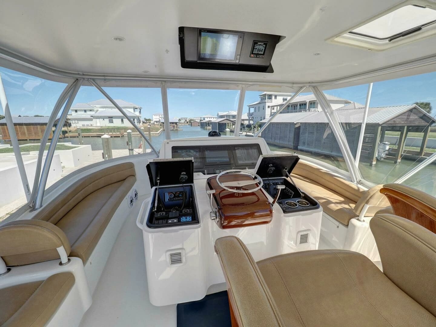 2017 Viking 52 Convertible - Image 2