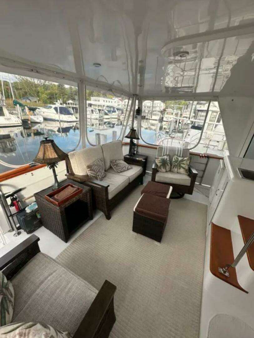 1994 Hatteras 48 Cockpit Motor Yacht - Image 8