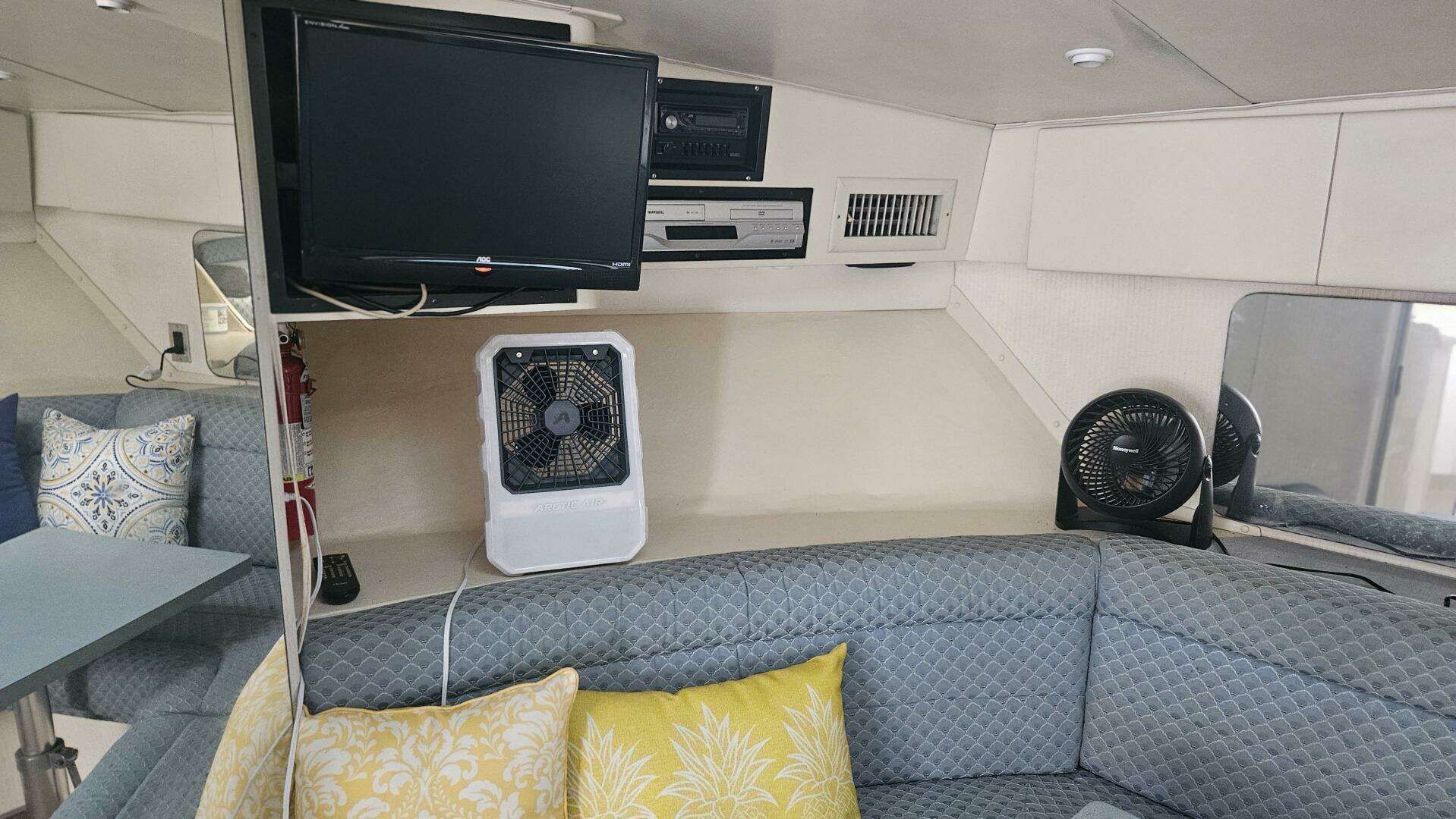 1990 Trojan 11M Express - Image 30