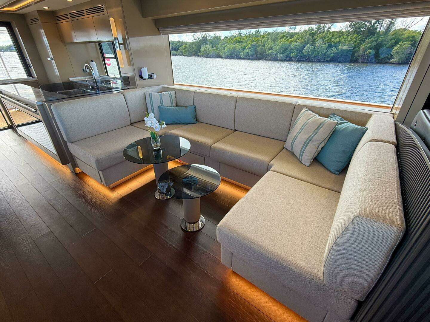 2023 Sirena 68 - Image 30