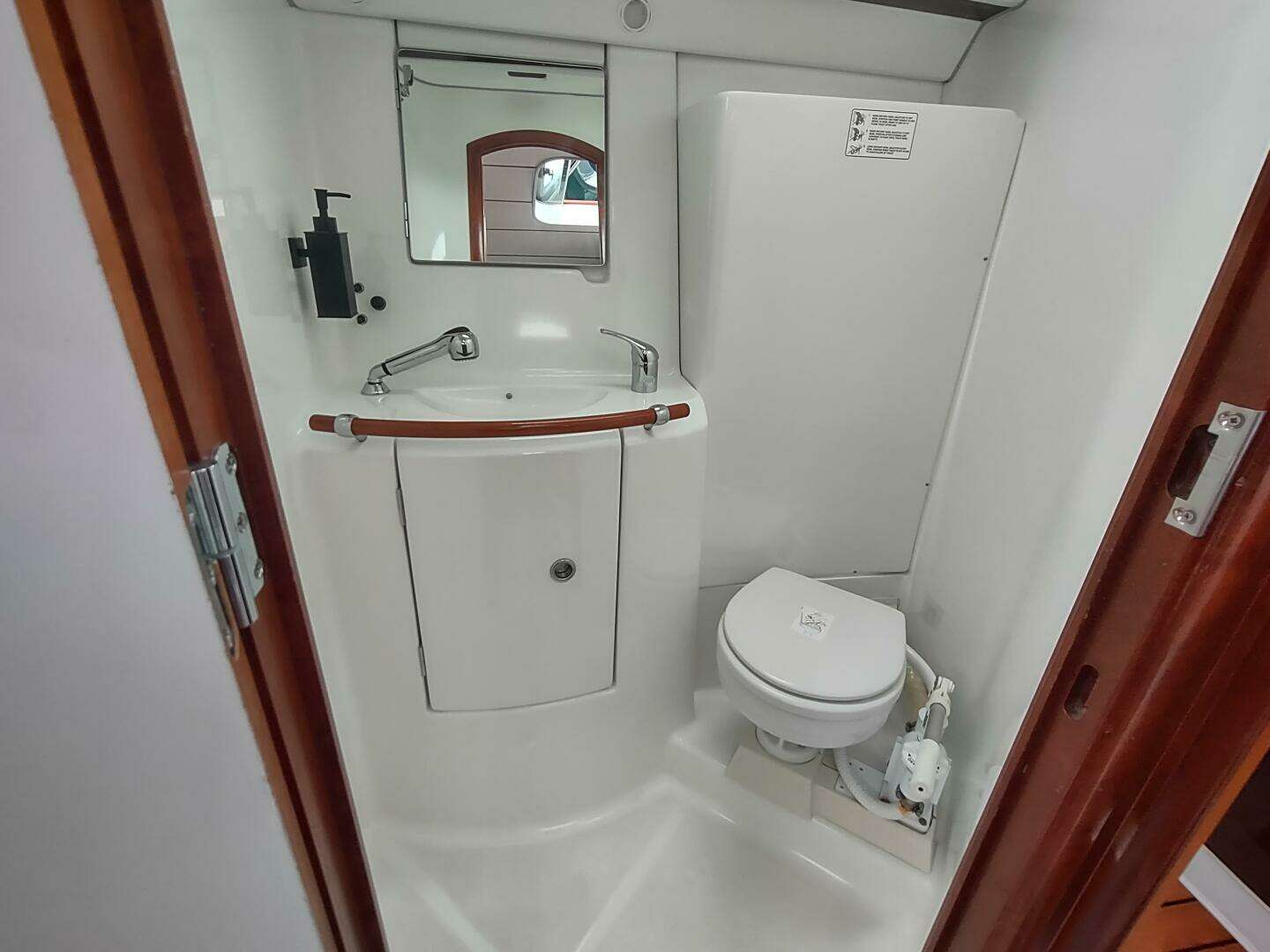 2004 Beneteau 393 - Image 44