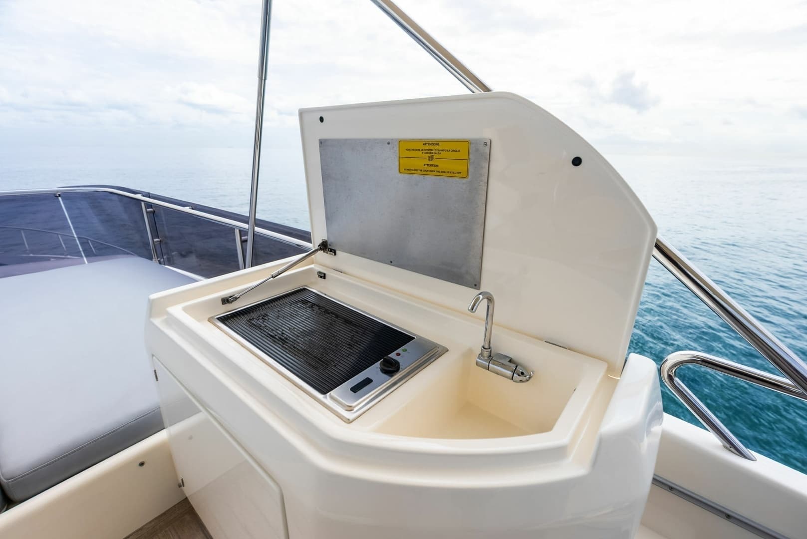 2018 Ferretti Yachts 800 - Image 23