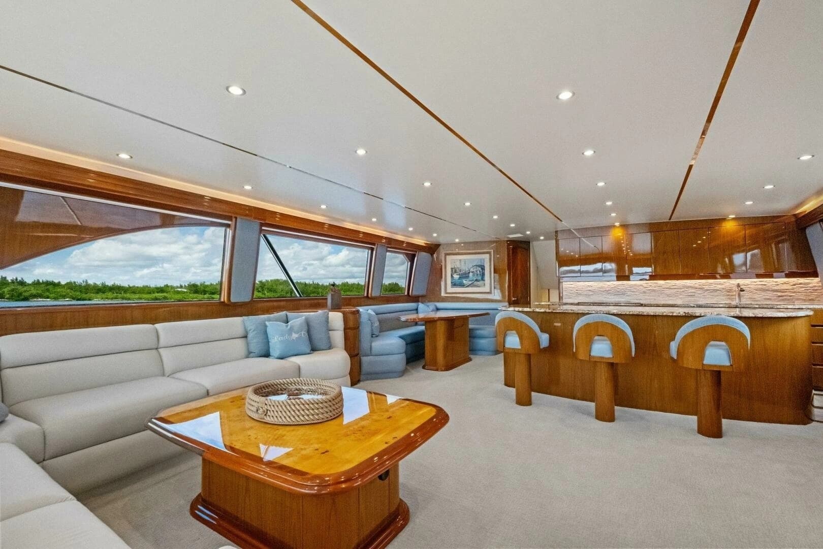 2012 Viking 82 Convertible - Image 6