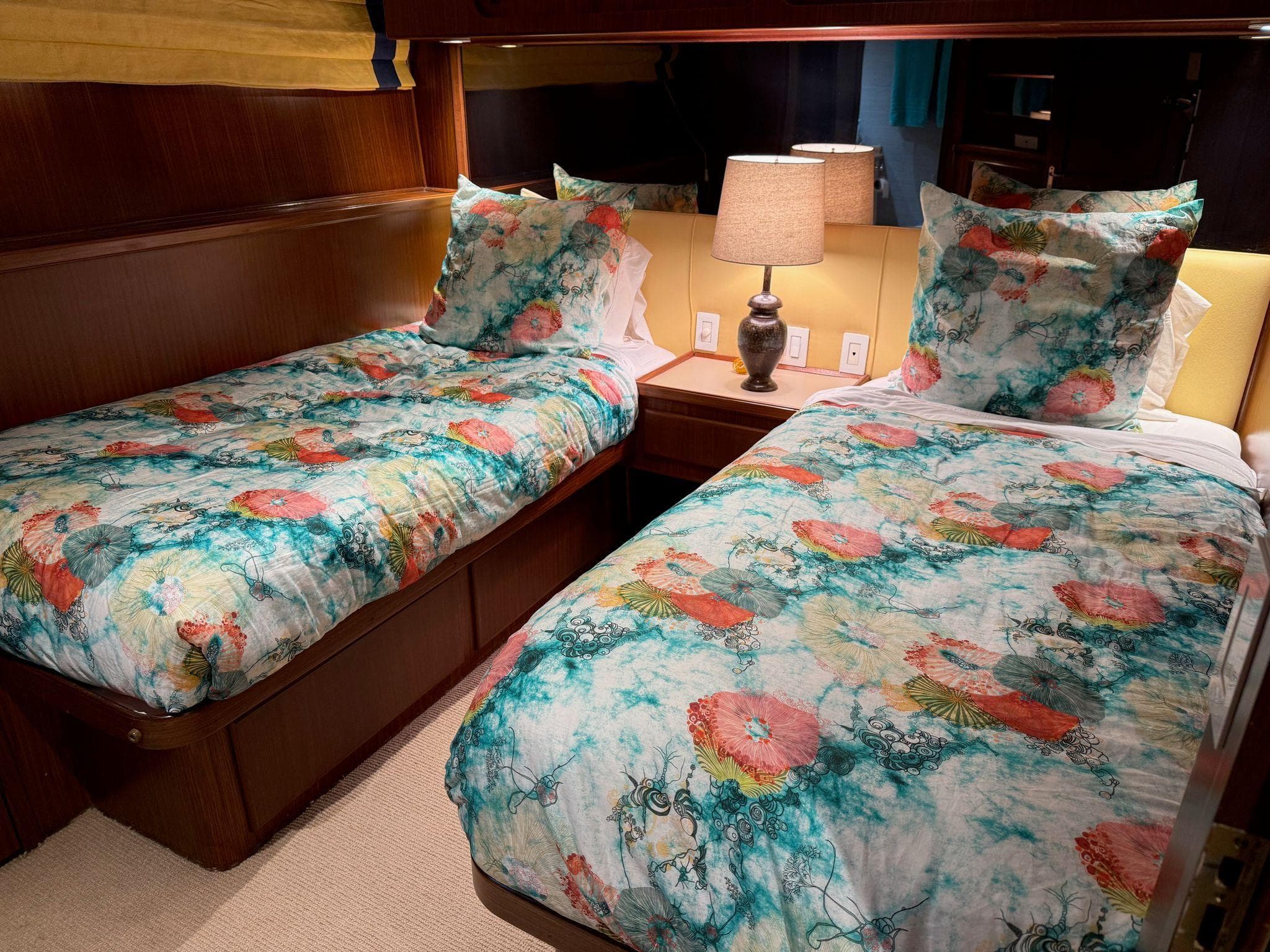 Hatteras 72 - Guest Cabini 2