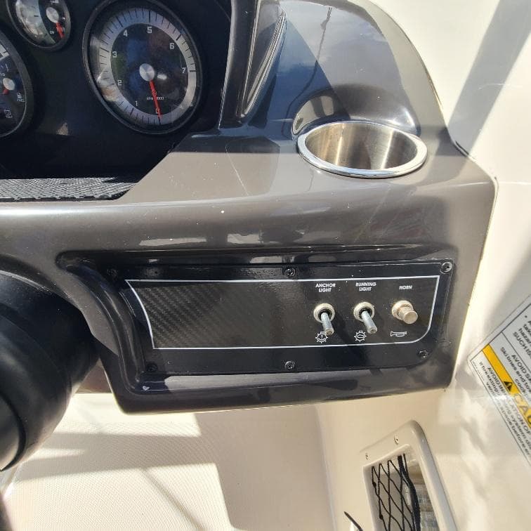 2019 Bayliner VR5 Bowrider OB dashboard with controls and gauges.