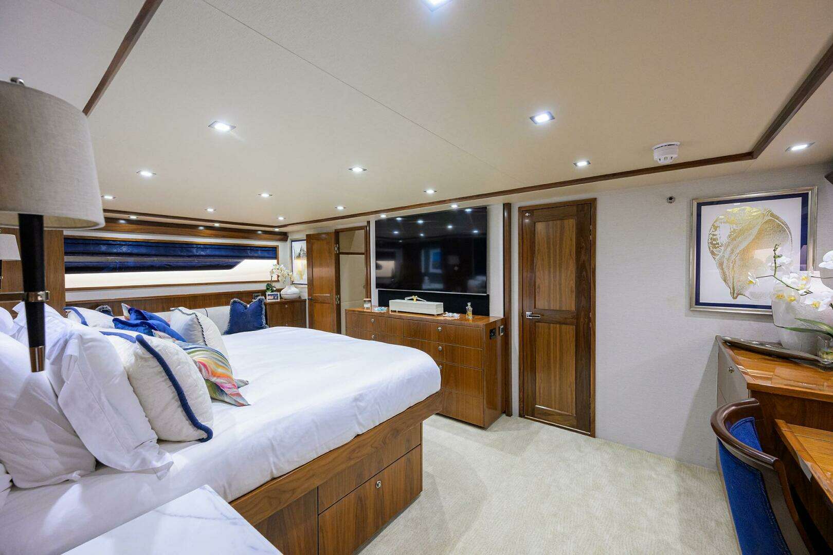 2020 Viking 92 Enclosed Bridge - Image 12