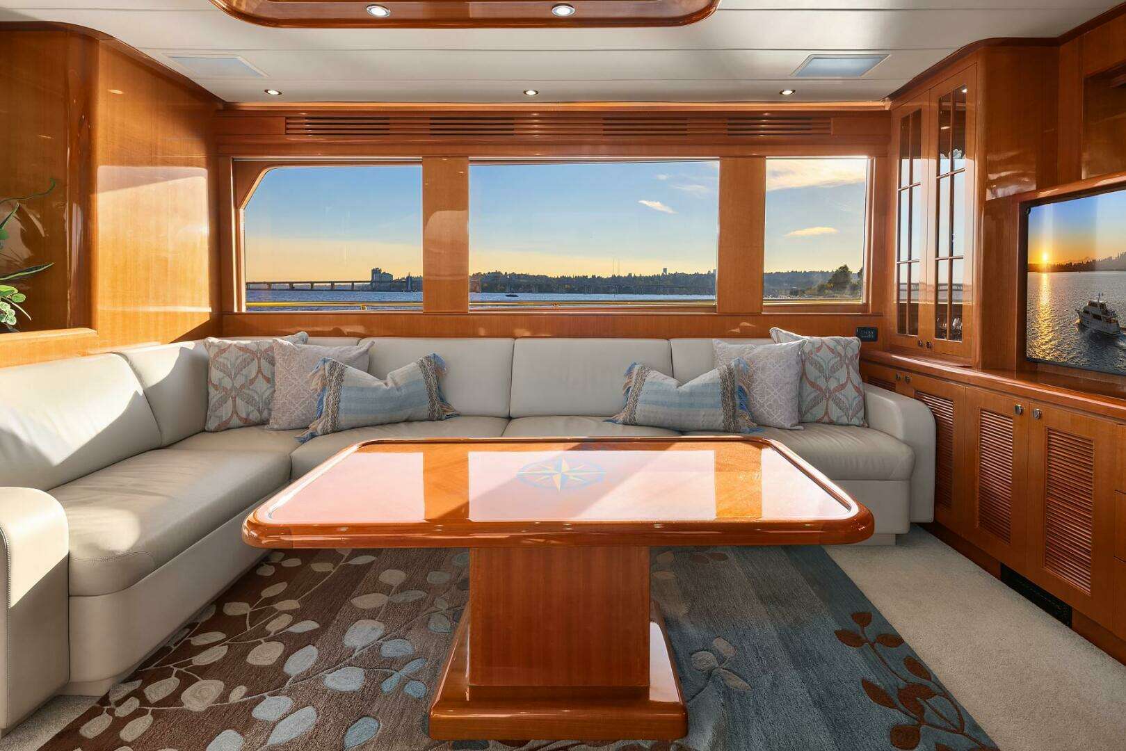 2014 Hampton 720 Skylounge LRC - Image 5